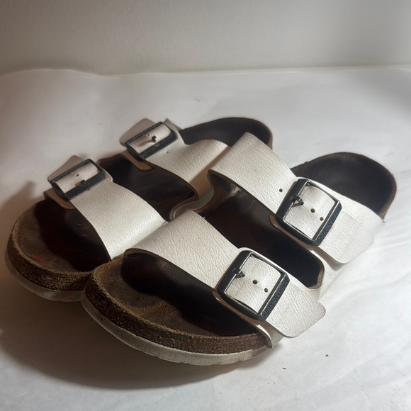 Used White Double Buckle Birkenstock Sandals women’s sz 40 narrow - Picture 1 of 5